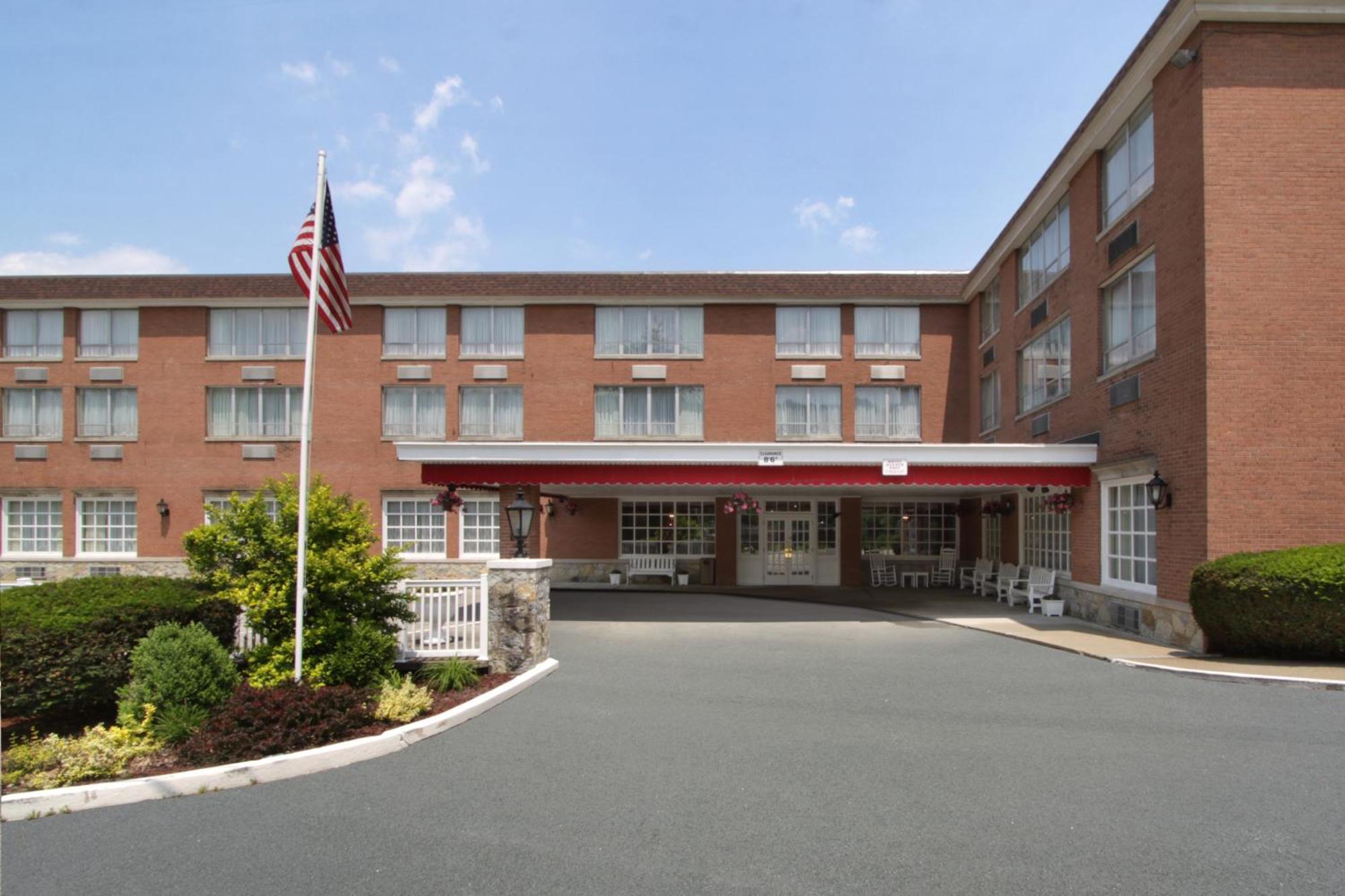 Hotel Ramada By Wyndham Ligonier Exterior foto